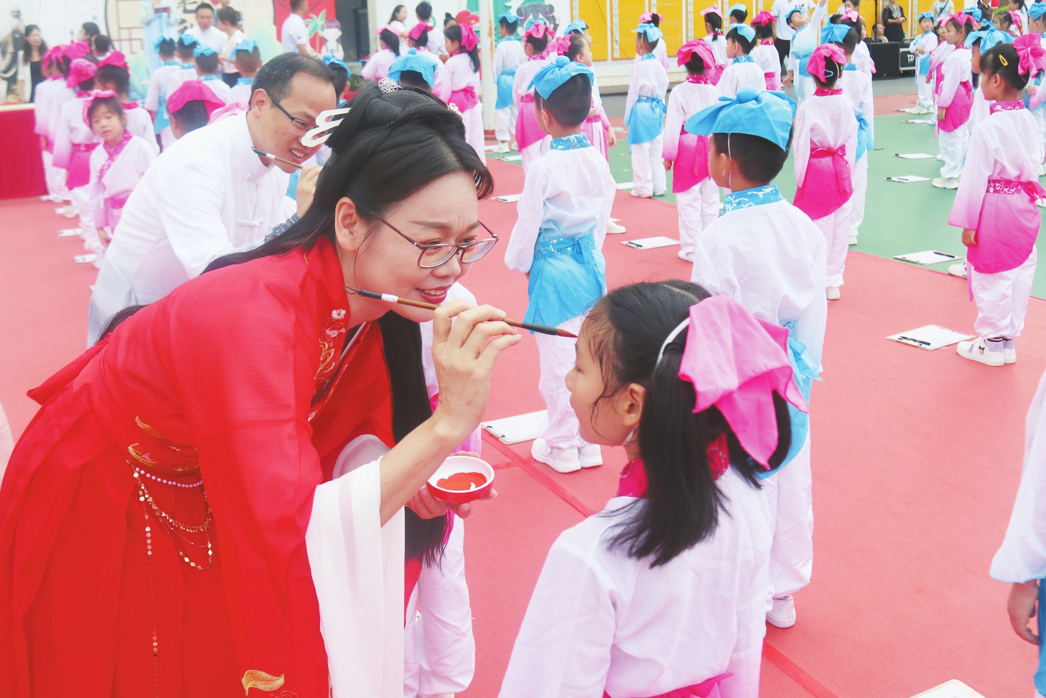 我市中小学今日开学   “花式”开学礼 上好“第一课”